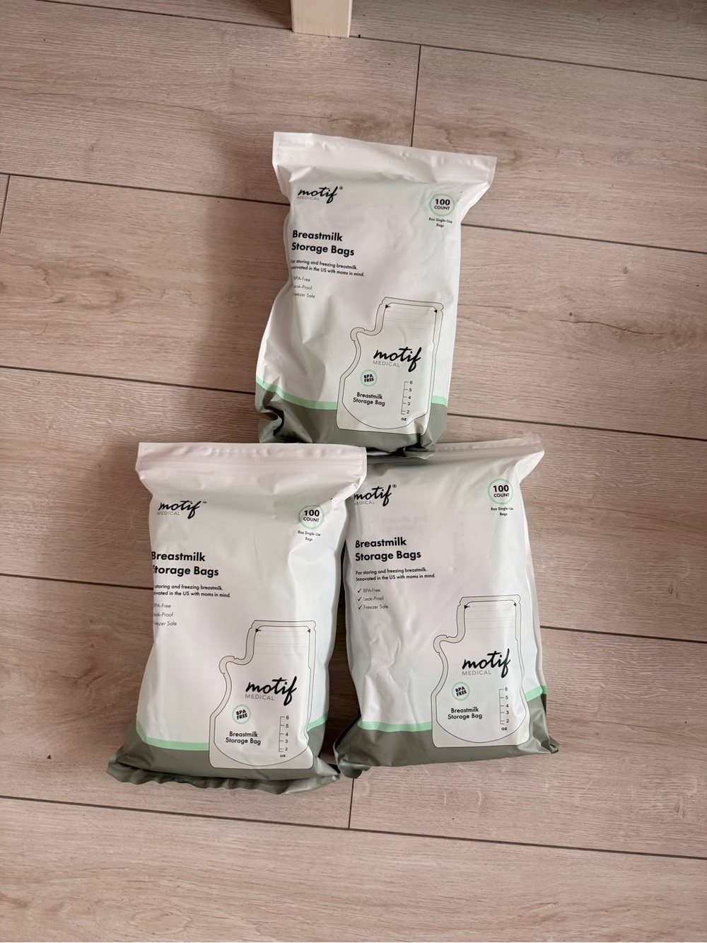 motif Breastmilk Storage Bags - White with Mint Green Accents